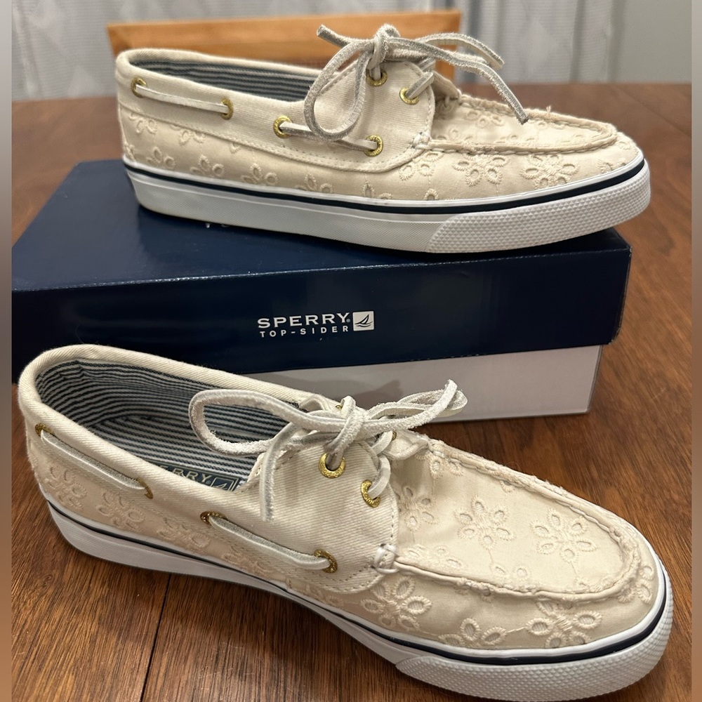 Sperry Top-Sider Boatshoes, Cream Eyelet Pattern, Size 6.5, EUC